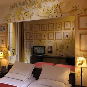Otel Phi ****