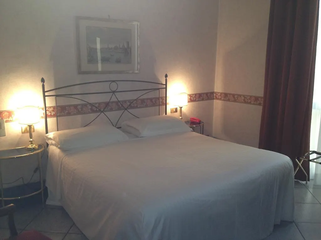 Bypillow Goldoni Florence Hotel